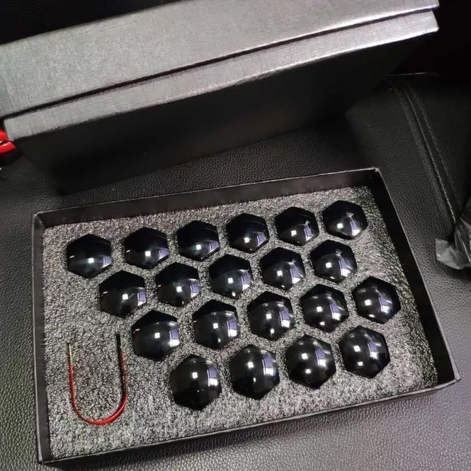 Main Image Caps for wheel nuts with tools Blank Black - Tesla Model Y