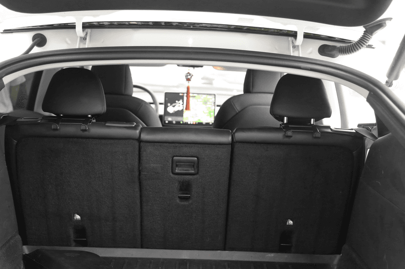 Setebelteguide m/kroker baksete - Tesla Model Y