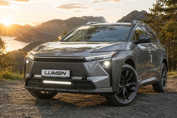 Hovedbilde Lumen grillkit Toyota BZ4X Touring 26+