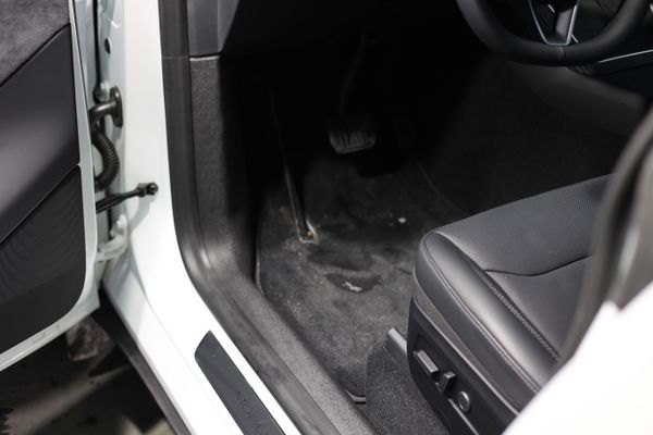 Hovedbilde Innstegsbeskyttelse TPE - Tesla Model Y Juniper