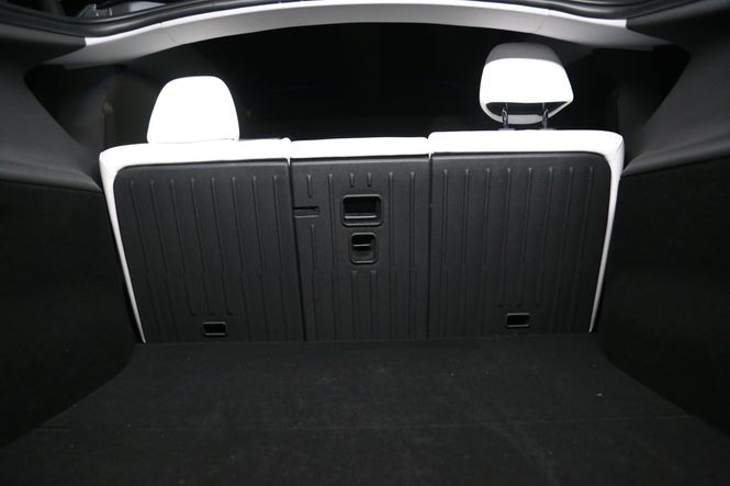 Hovedbilde Baksetebeskyttelse - Tesla Model Y Juniper - TPE-gummi